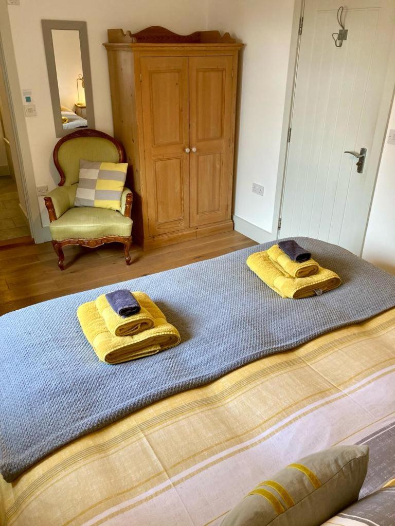 Westbury Cross House Bed & Breakfast ภายนอก รูปภาพ