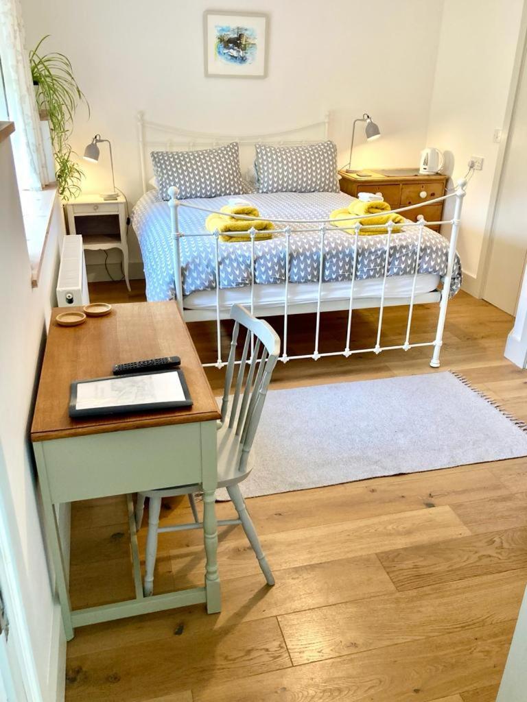 Westbury Cross House Bed & Breakfast ภายนอก รูปภาพ
