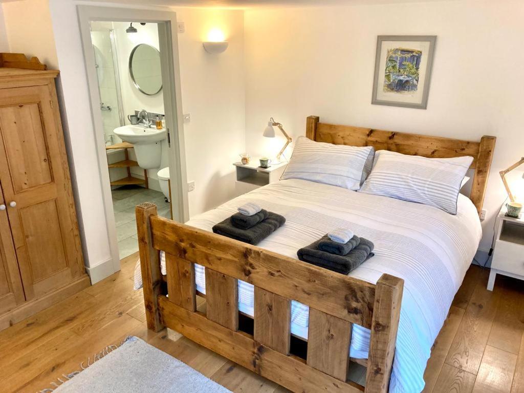 Westbury Cross House Bed & Breakfast ภายนอก รูปภาพ