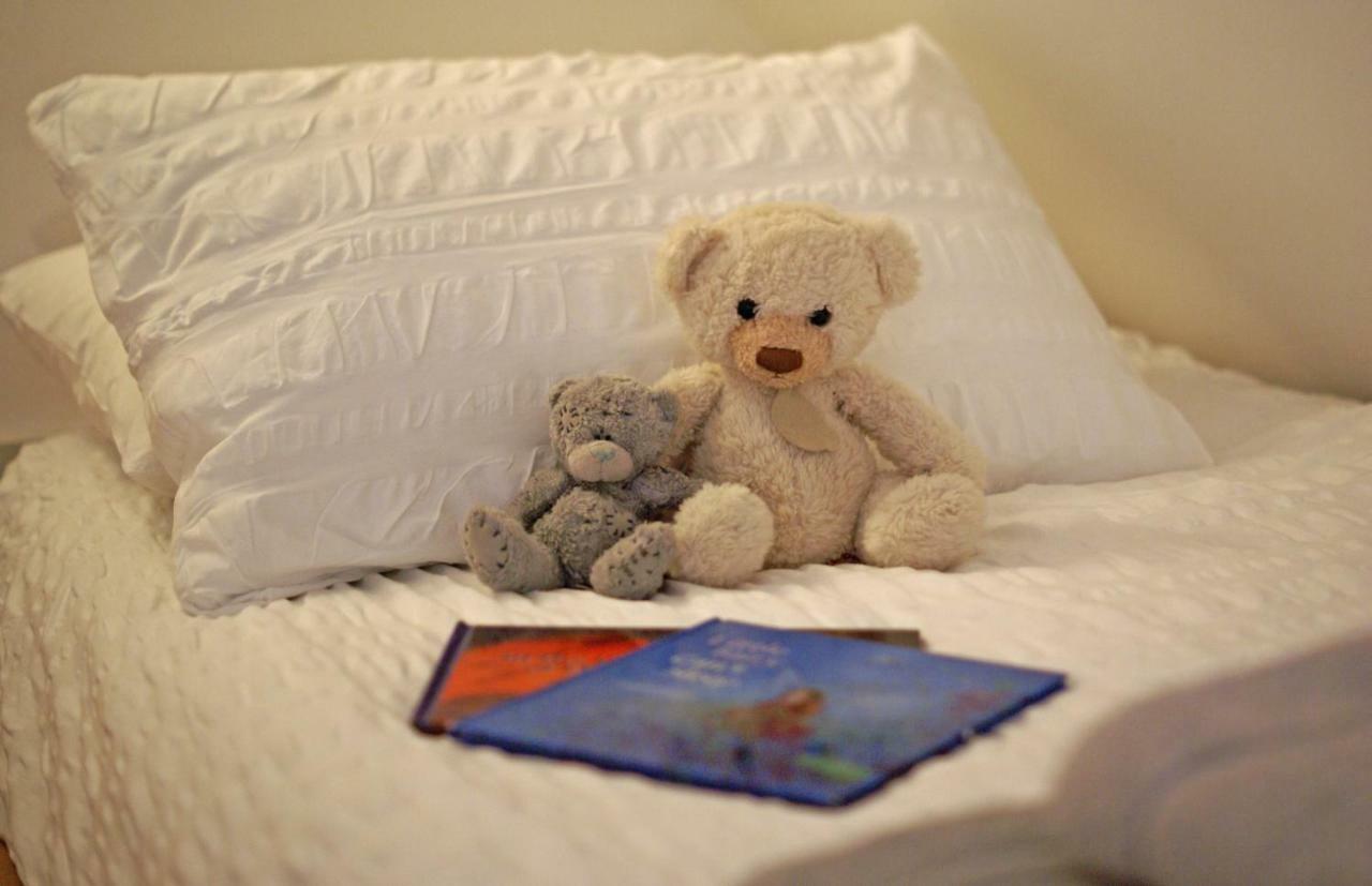 Westbury Cross House Bed & Breakfast ภายนอก รูปภาพ