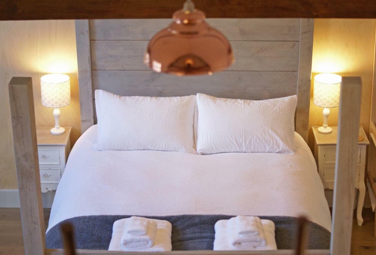 Westbury Cross House Bed & Breakfast ภายนอก รูปภาพ