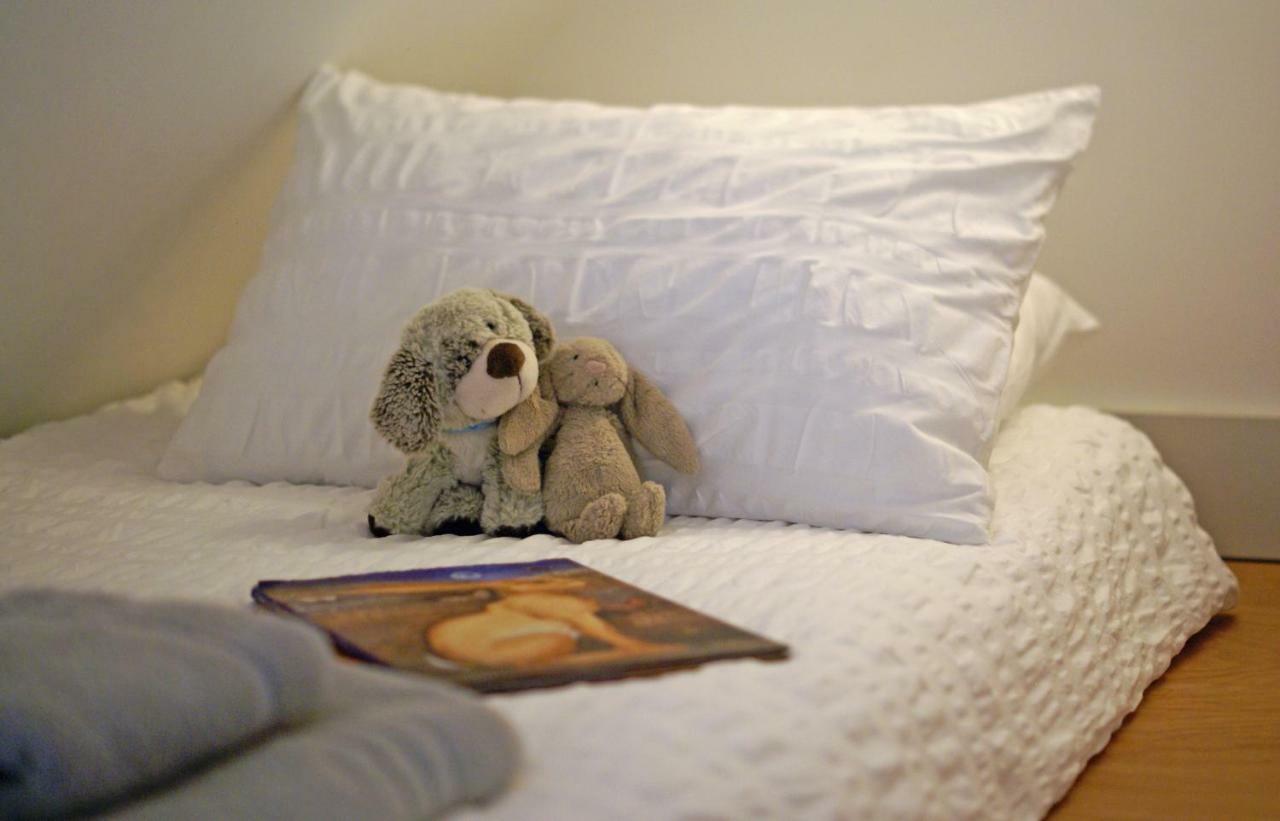 Westbury Cross House Bed & Breakfast ภายนอก รูปภาพ